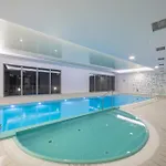 Bright Air Conditioned With Parking And By Renters *