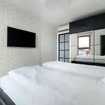 Bright Air Conditioned With Parking And By Renters 格但斯克