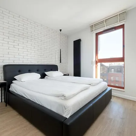 Bright Air Conditioned With Parking And By Renters *