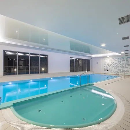 Bright Air Conditioned With Parking And By Renters *