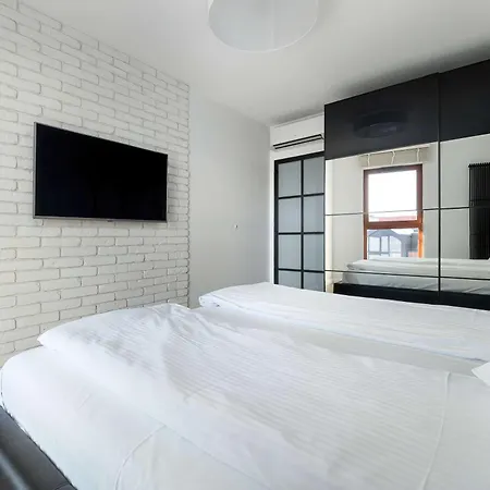 Bright Air Conditioned With Parking And By Renters Γκντανσκ