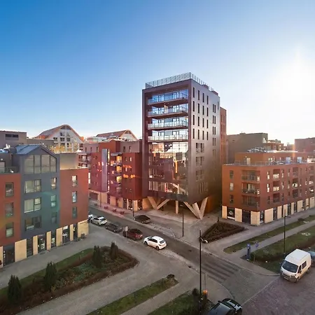 Bright Air Conditioned With Parking And By Renters Apartman Gdańsk