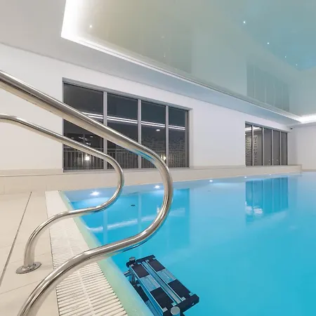 Bright Air Conditioned With Parking And By Renters *