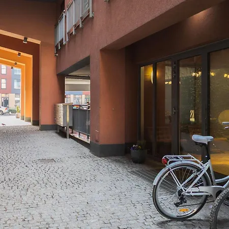 Bright Air Conditioned With Parking And By Renters