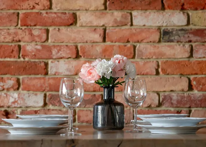 Bright Air Conditioned With Parking And By Renters *