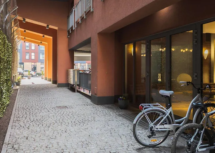 Bright Air Conditioned With Parking And By Renters