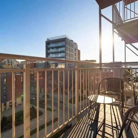 Bright Air Conditioned With Parking And By Renters グダニスク